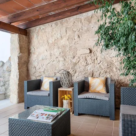 Bona Vista With Mountain Views By Bebreeze *