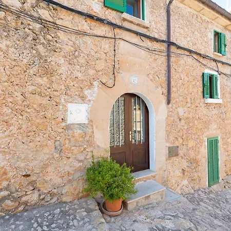 Bona Vista With Mountain Views By Bebreeze